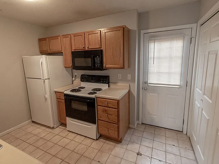 1323-1325 Godas Dr — Photo 34