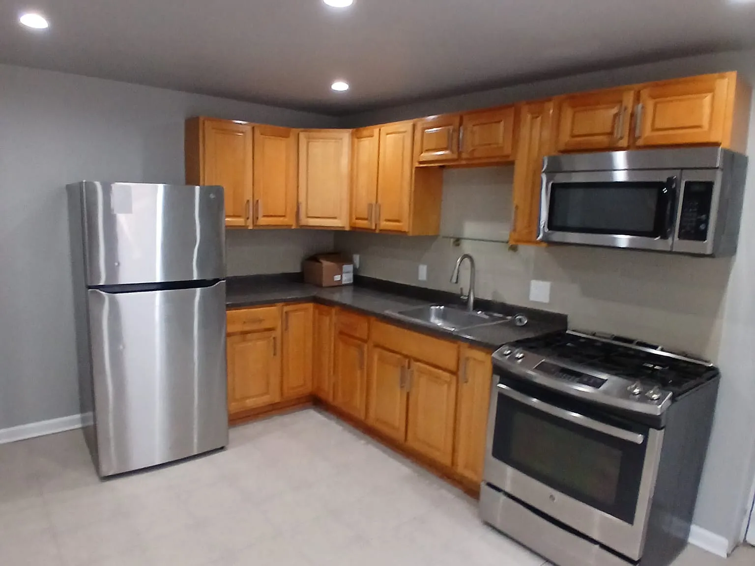 3 bed, 1200 sqft, $2,100 — Photo 1