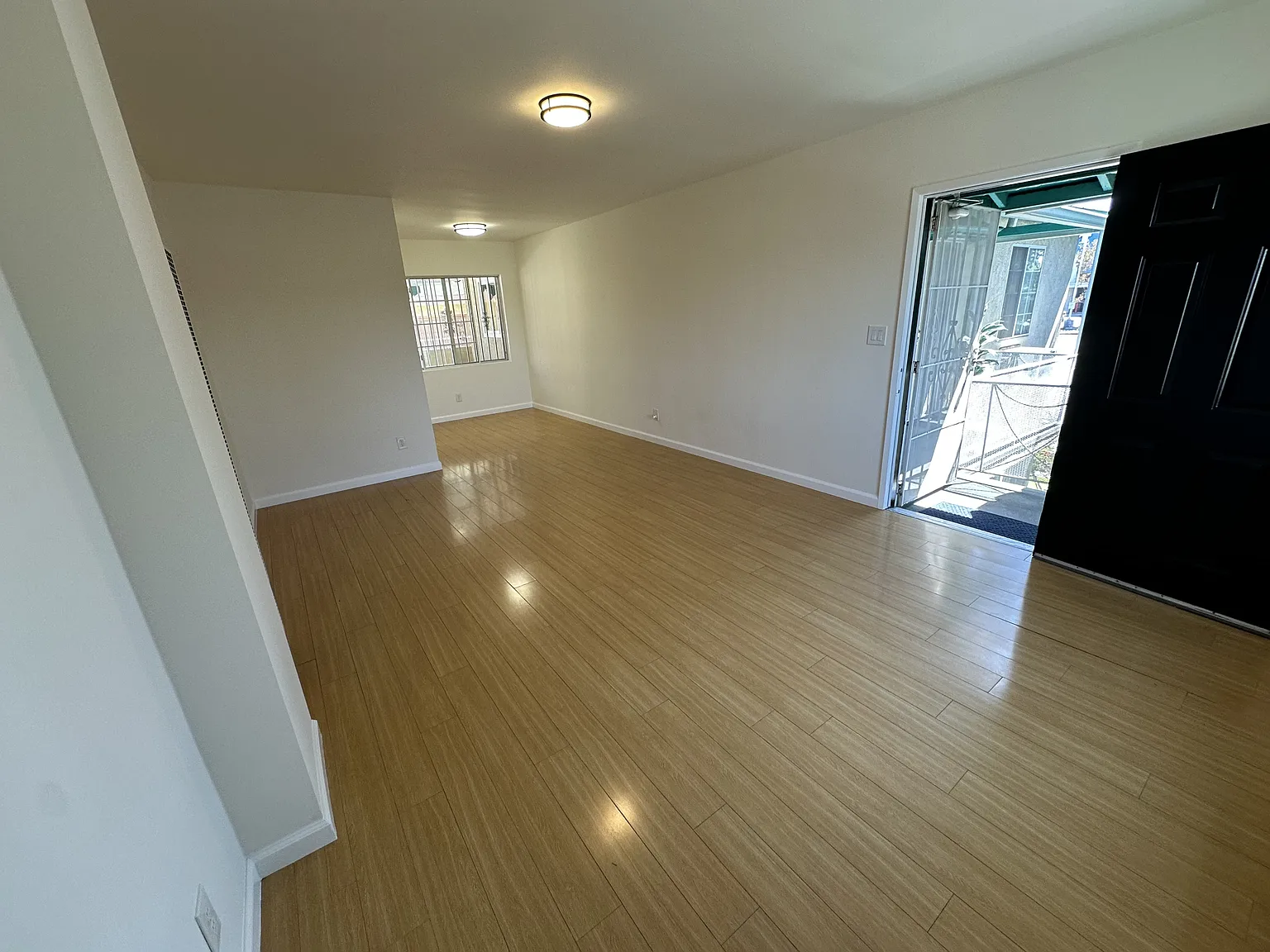 223 E Burbank Blvd - 202 — Photo 3
