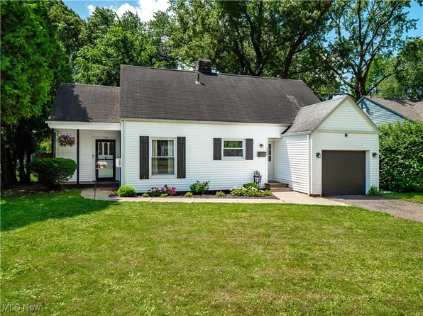 1594 Delia Ave, Akron, OH 44320