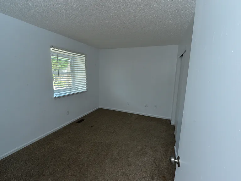 806 Jamestowne Dr — Photo 14