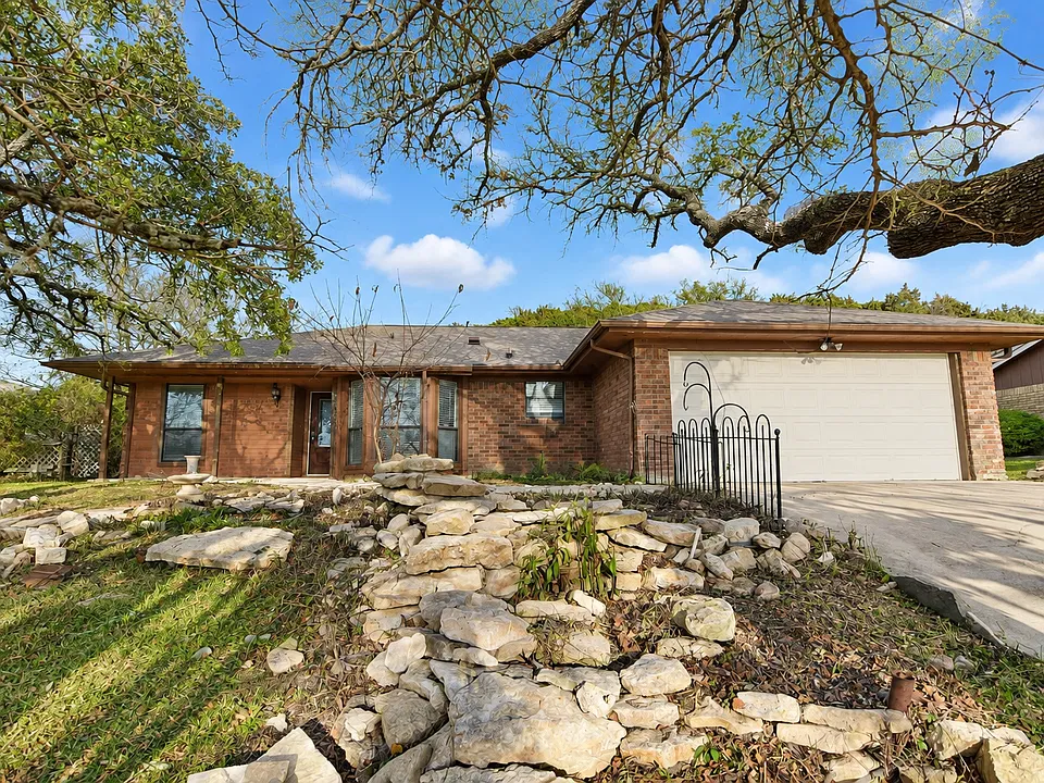 2213 Phyllis Dr