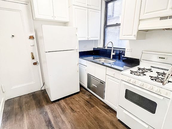 4th image of 103 E 63rd St Unit 4C