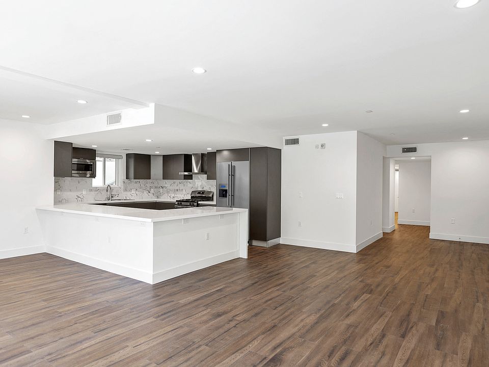 Full-Size Kitchen with Energy Efficient Appliances