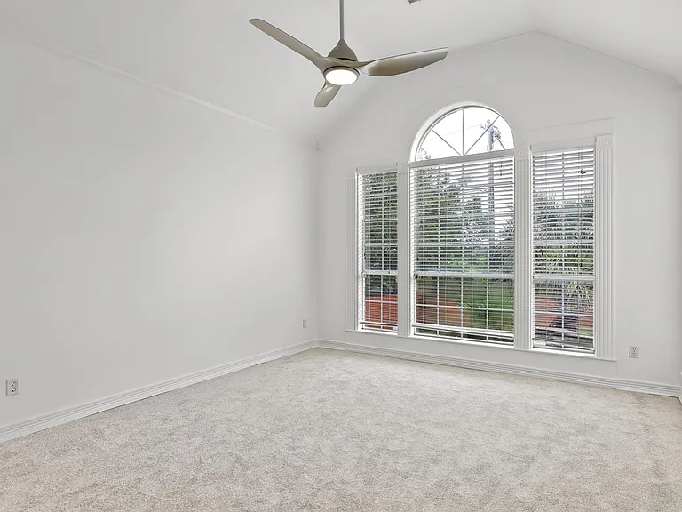 545 Oak Hill Dr — Photo 16