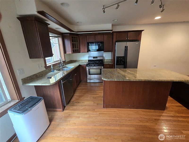 3rd image of 6819 Weedin Place NE