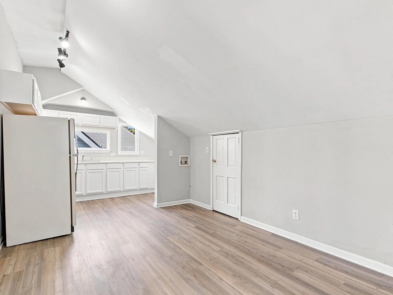 2 bed, 918 sqft, $1,350 — Photo 4