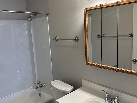 4th image of 3001 S Covell Ave