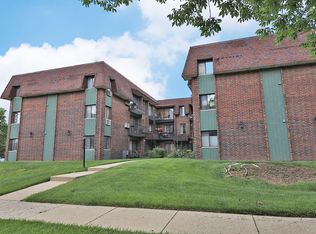 4946 Douglas Rd APT 202, Downers Grove, IL