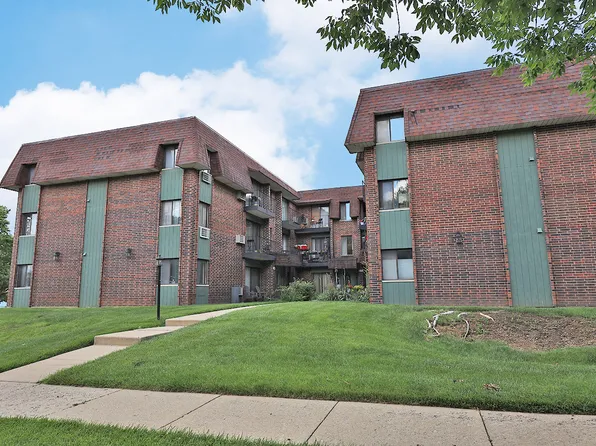 4946 Douglas Rd APT 202, Downers Grove, IL 60515