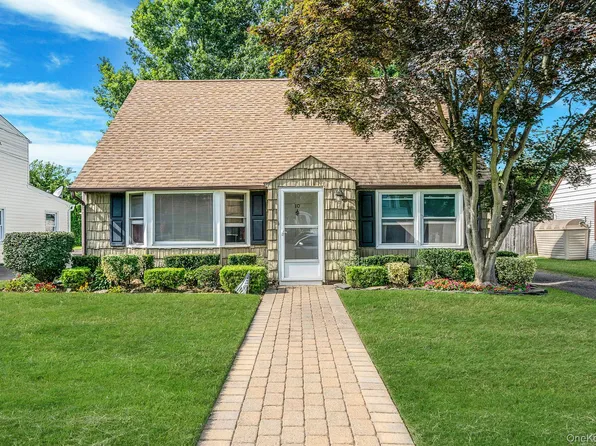 10 Walter Avenue, Hicksville, NY 11801