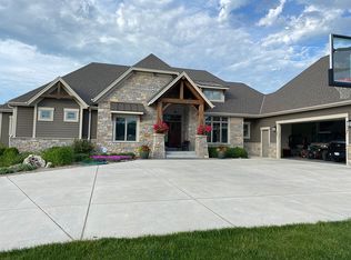 2988 Crosswind Trl, Jackson, WI 53037