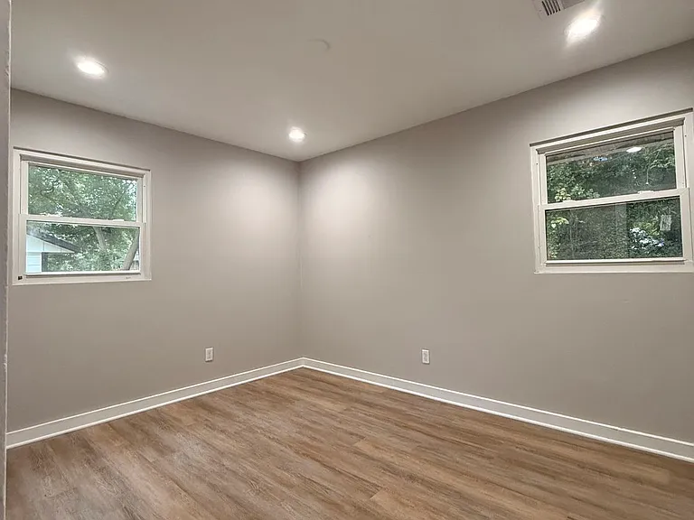657 Robert E Lee Pkwy — Photo 15