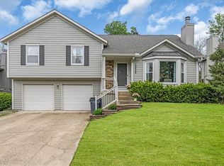 12429 S Blackfoot Dr, Olathe, KS 66062