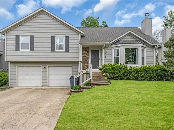 12429 S Blackfoot Dr, Olathe, KS 66062