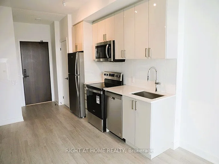 2782 Barton St N #903 — Photo 2