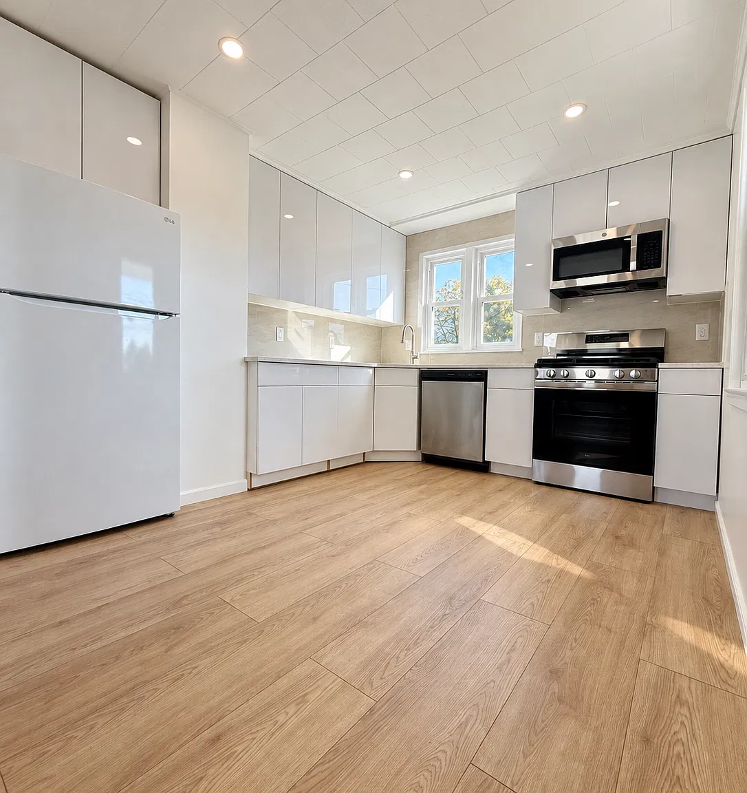 2 bed, $2,700 — Photo 3