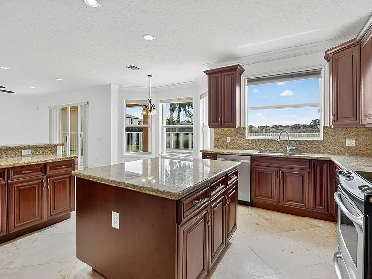 8326 Emerald Winds Cir — Photo 19