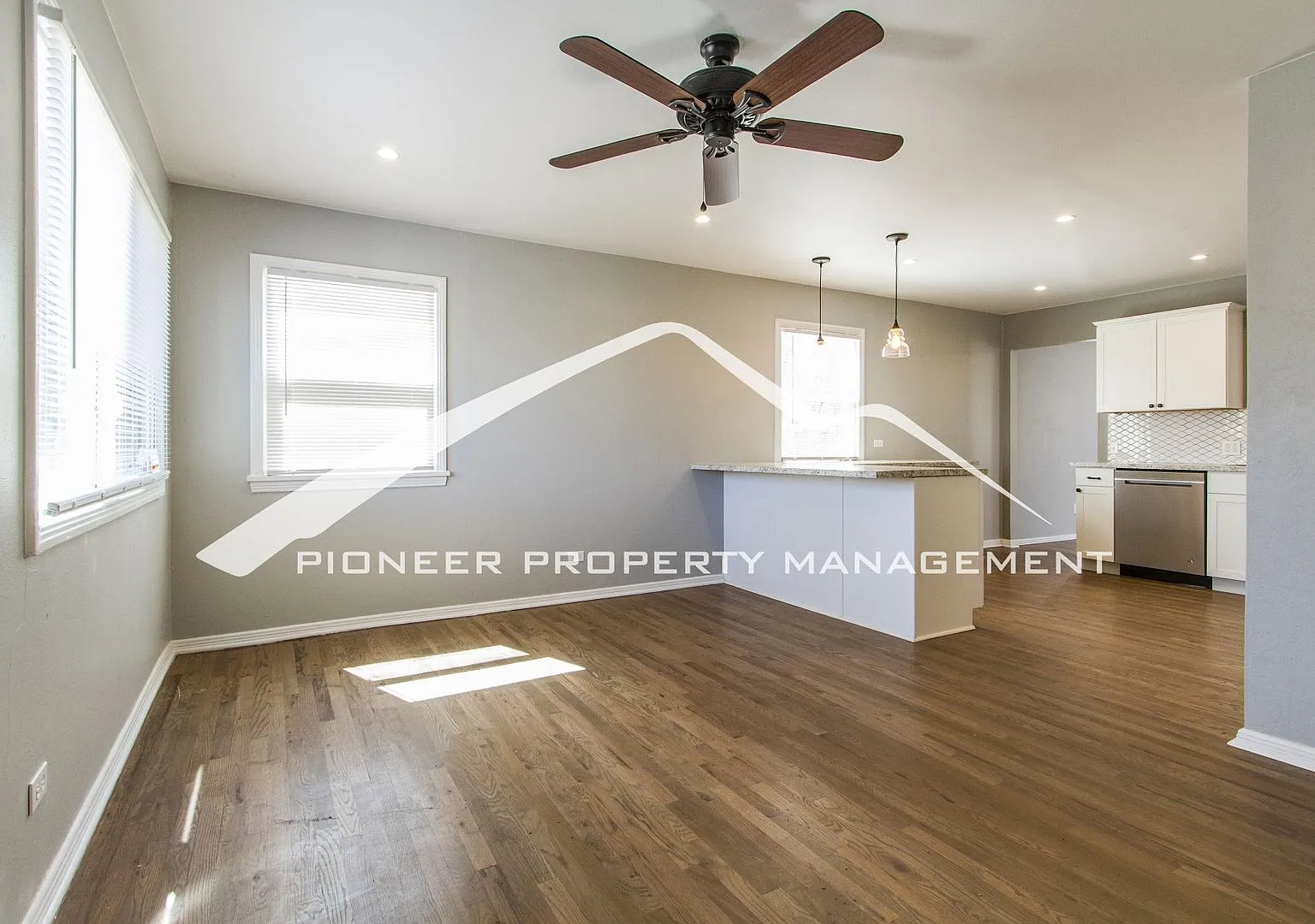 Charming Home with Washer/Dryer and Fenced in Yard — Photo 4