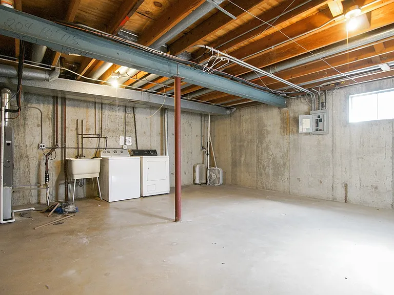 1360 W Byron Ave #D — Photo 9