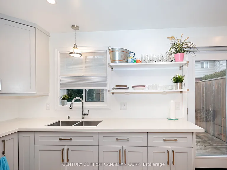 70 Chapman Ct #70 — Photo 4