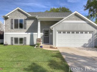 213 Grove Dr, Sparta, MI