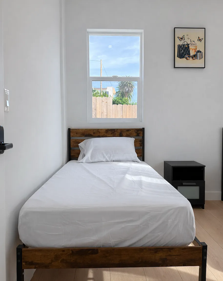 3 bed, $699 — Photo 3