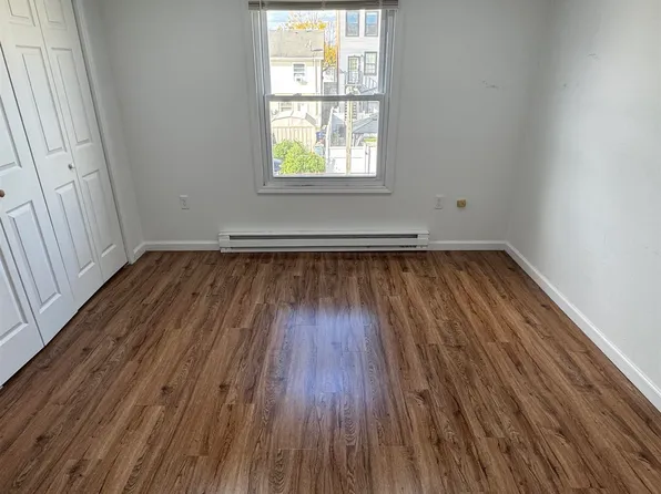 375 Whiton Street image 9 of 20