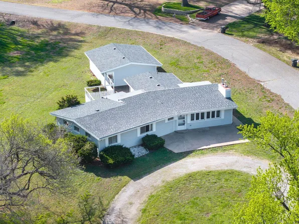 29 Eastwood Dr, Arkansas City, KS 67005