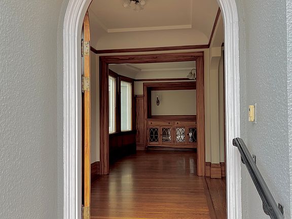 3rd image of 617 Miramar Ave