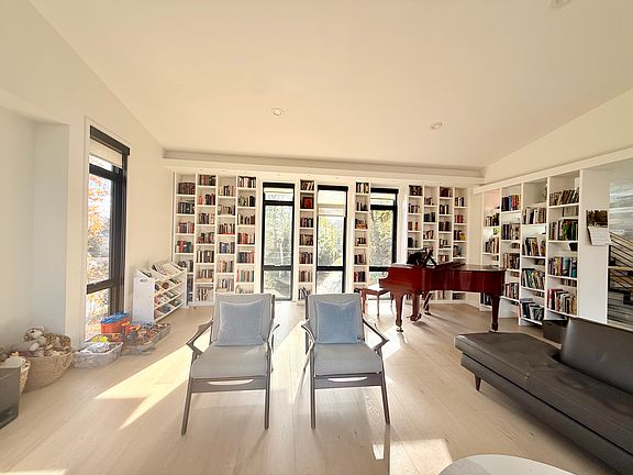 4th image of 6 Parkside Dr
