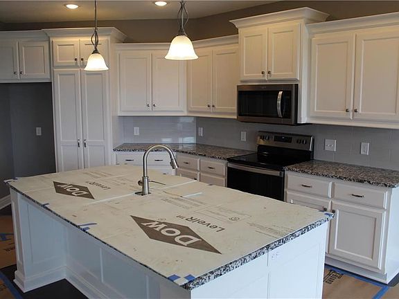 5th image of 4403 Greystone Dr