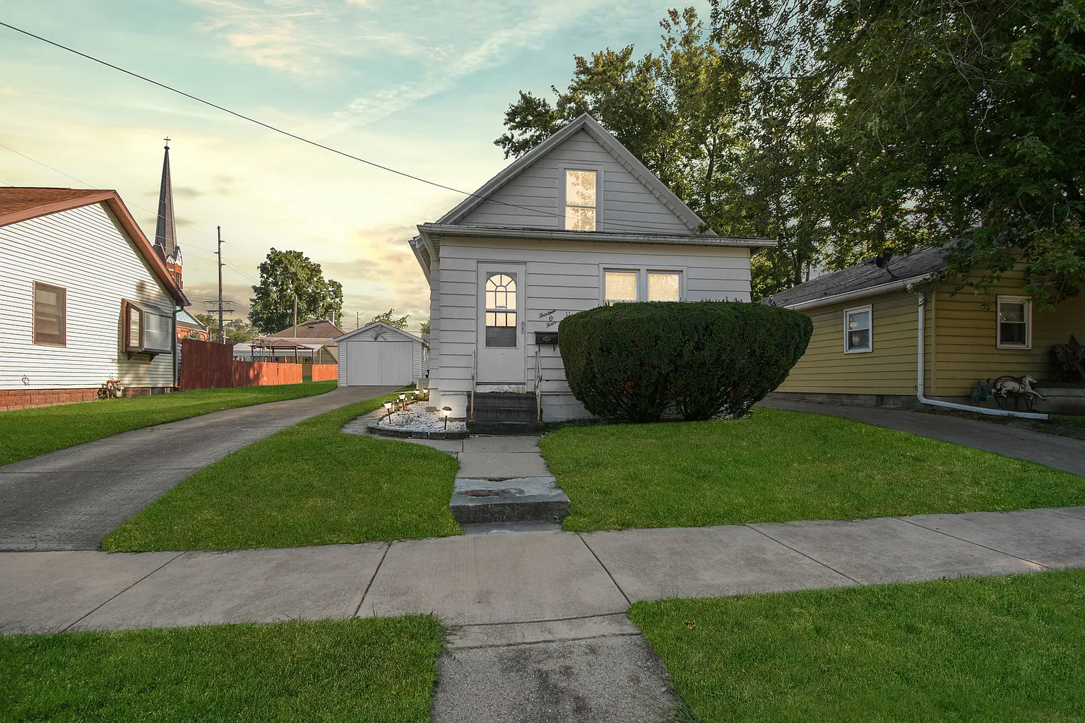 1304 W Chestnut St photo 1