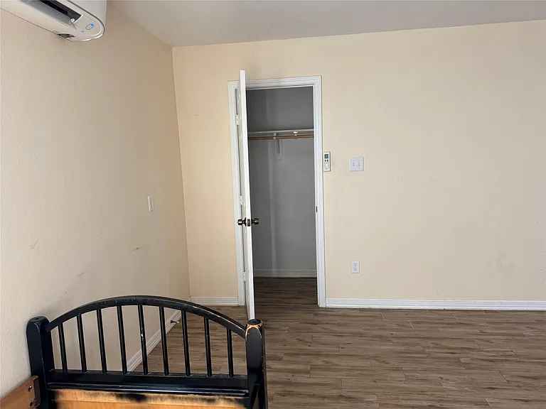 711 Hahlo St #STUDIO — Photo 6