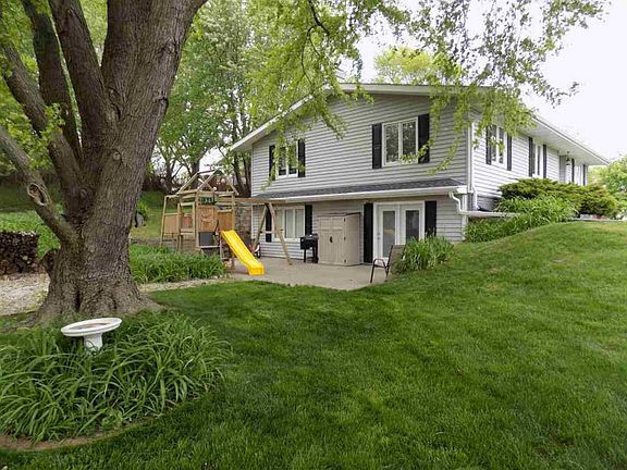 2nd image of 8 N Hidden Acres Dr