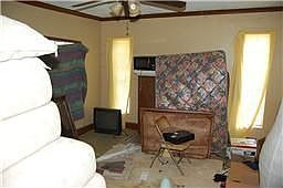 4th image of 1801 Hussion St