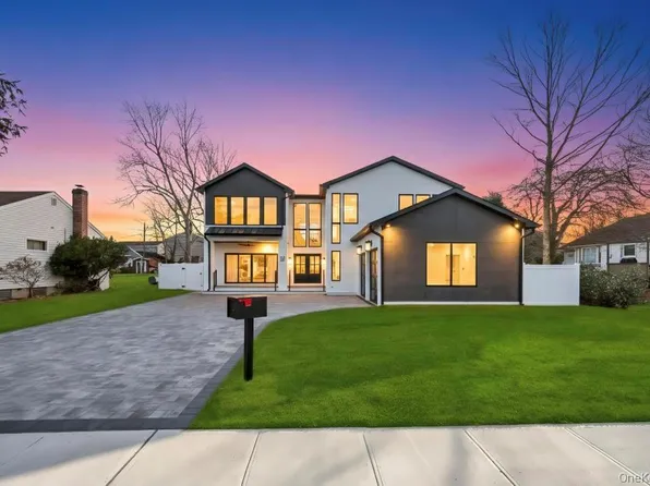 51 Stephen Dr, Plainview, NY 11803