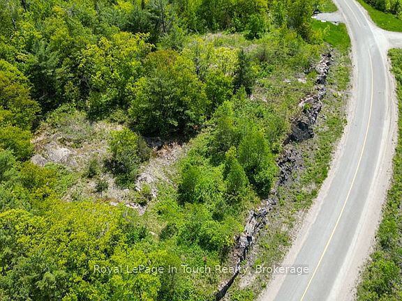 4th image of 446 Bay Rd