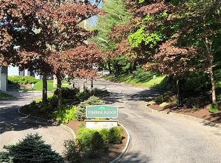 18 Timber Rdg, Mount Kisco, NY 10549