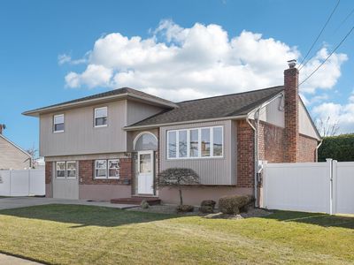 360 Boundary Avenue, Massapequa, NY, 11758