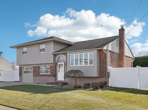 360 Boundary Avenue, Massapequa, NY 11758