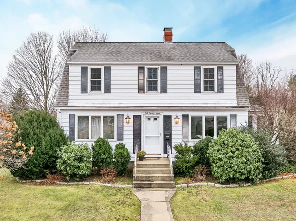60 Fairview Ave, Portsmouth, NH 03801