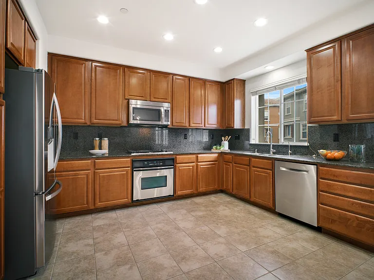 807 Batista Dr — Photo 10