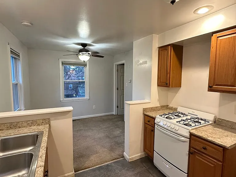 3013 Glendale Ave — Photo 4