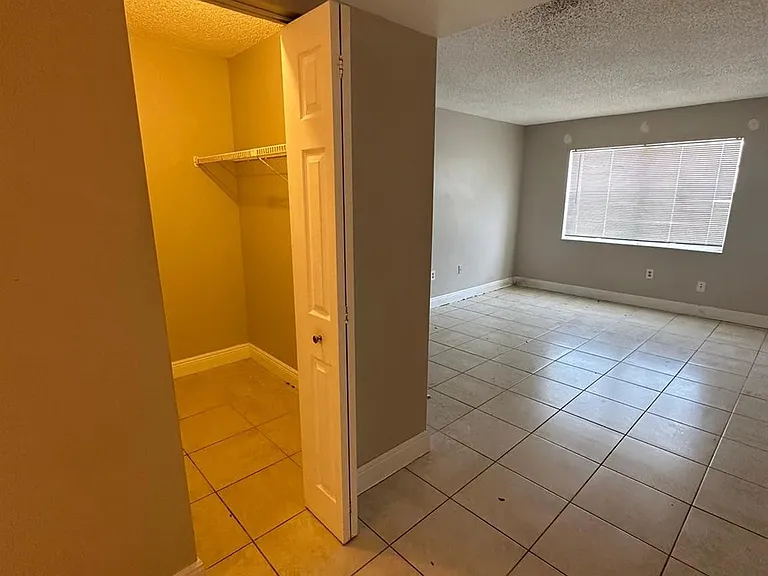 4324 NW 9th Ave #6-2D — Photo 5