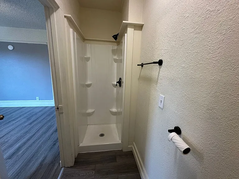 327 N 4th St #6 — Photo 9