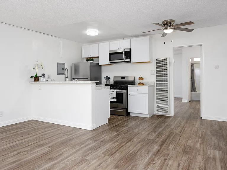 Carson Oakwood Apartments — Photo 25