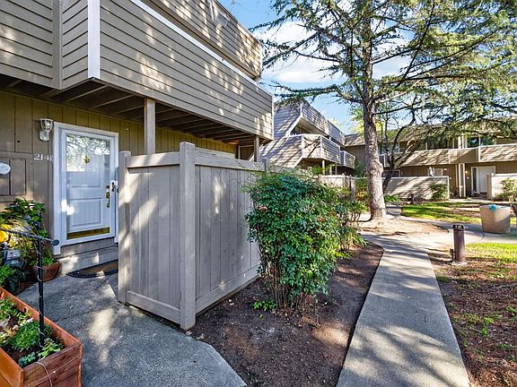 3rd image of 2141 W Steele Lane