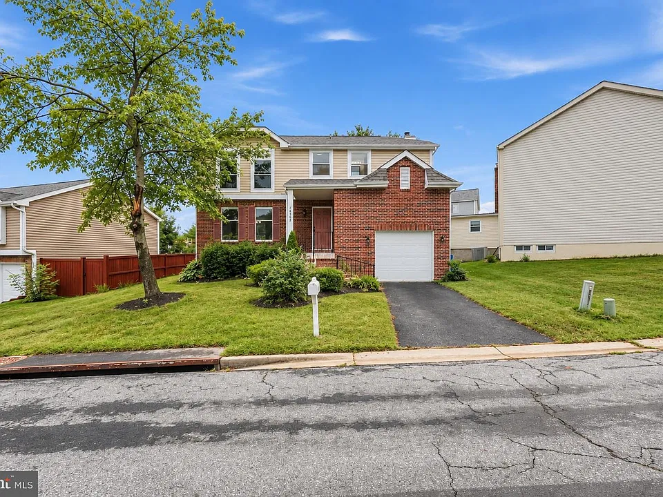 Falconwood Dr