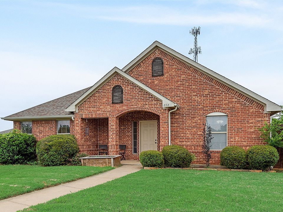 1st image of 828 Greenview Ct